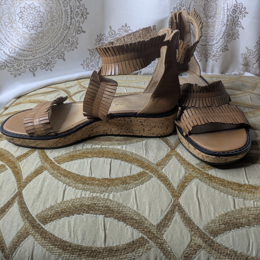 Bettye Muller Marquee Fringe Platform Zip Sandals Tan Leather Open Toe  Size 6.5